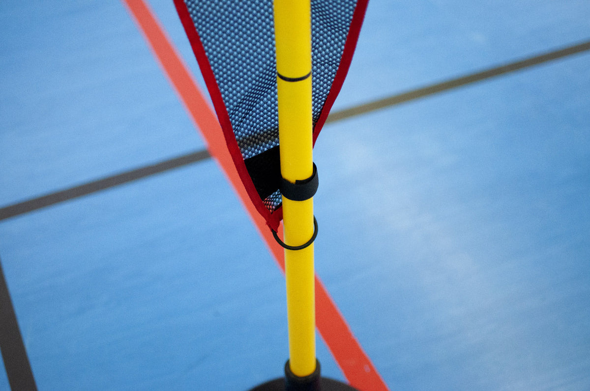 Basketball defensive mannequin with slalom pole and weighted foot