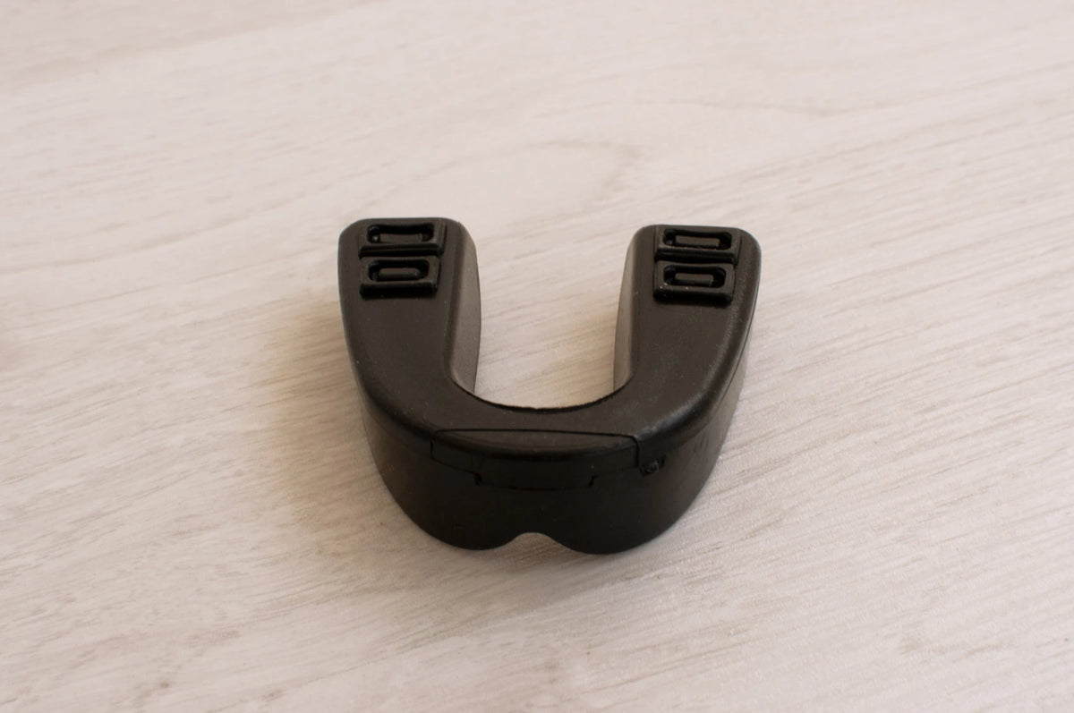 Mouth guard with case