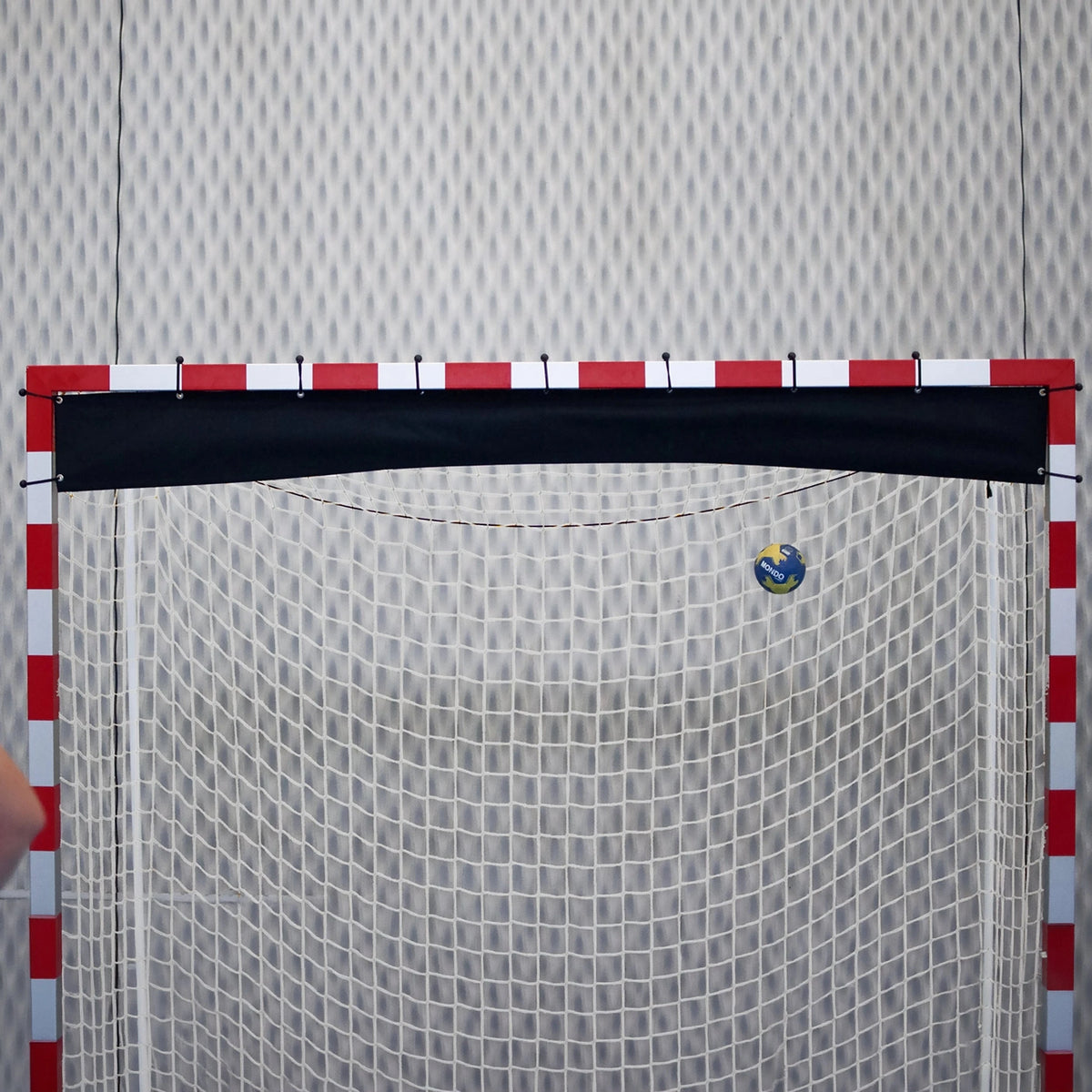 Polyester handball goal reducer